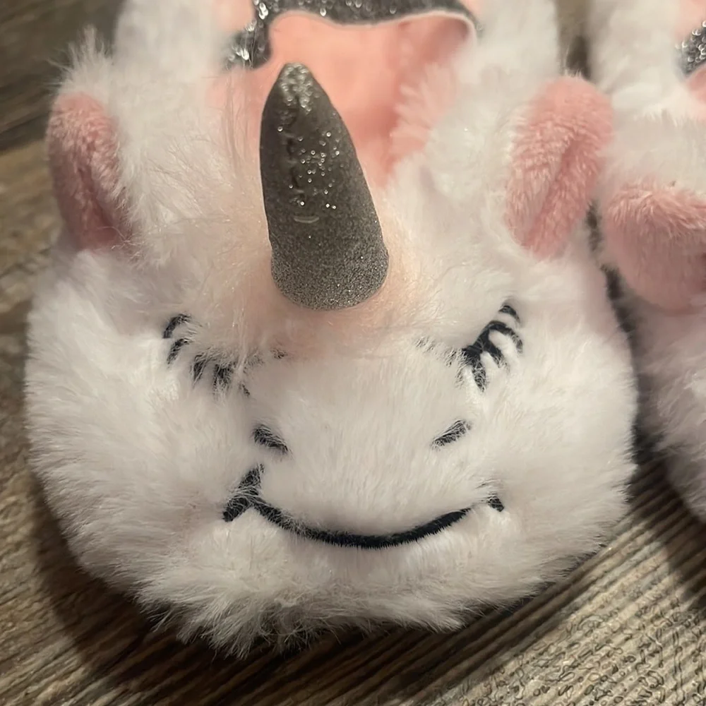 N/A kid’s slippers